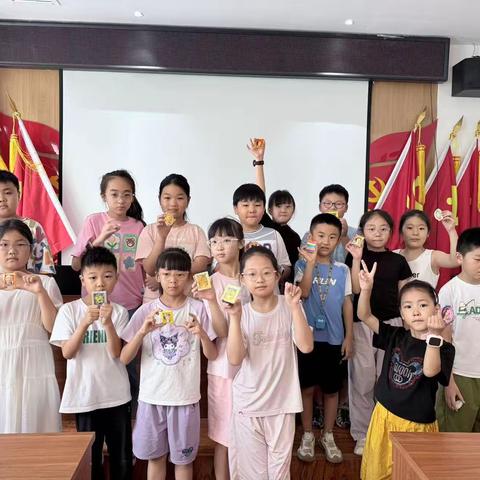 童心彩绘 石膏有约——邓庄街道空港新城社区开展“向日葵”系列课程之手绘石膏娃娃