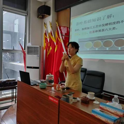 茶香伴暑假，文化润童心——空港新城社区暑期爱心辅导班开展趣味茶艺课