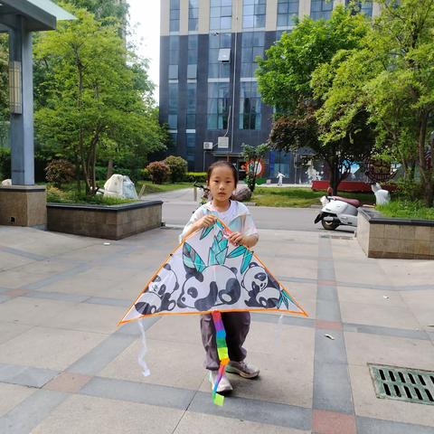 春风绘纸鸢，童心放飞梦——邓庄街道空港新城社区“向日葵”系列课堂之手绘风筝活动圆满举行