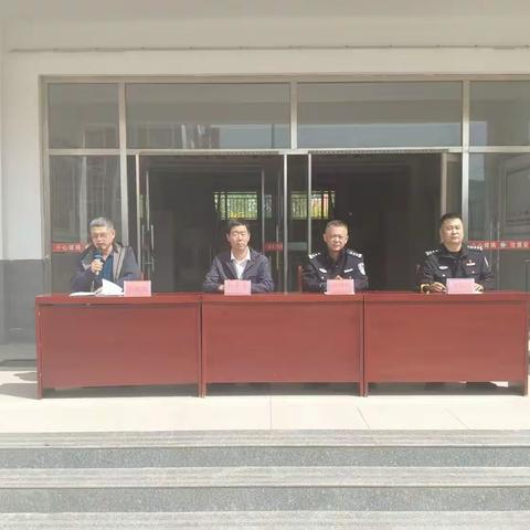 沧县马连坦中学组织法治教育主题讲座