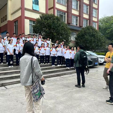 校友领航观鸟行   青蓝相续探林梢 ‍——连中校友胡一鸣博士助力我校开展生态探究实践活动