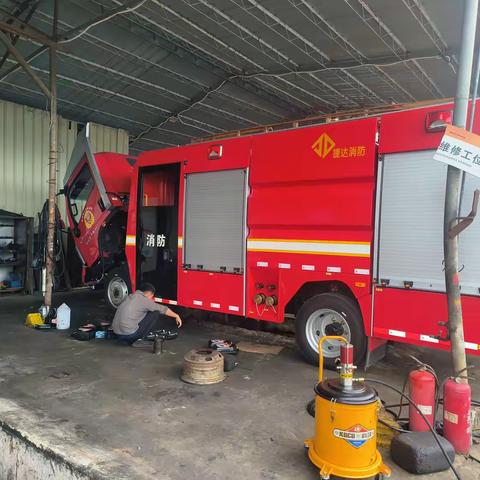 龙华区消防救援大队开展消防救援车辆年度维护保养工作