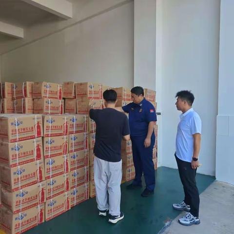 实事办实 安全到家——龙华区1600套“安全包”、110个救援箱、2240件拖钩精准投送，筑牢平安防线！