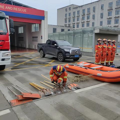 人民东路消防救援站扎实开展低温雨雪冰冻灾害拉动演练