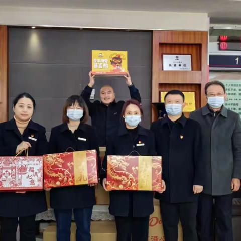 春节慰问暖人心 浓浓关怀显真情 武汉白沙洲支行开展新春送温暖活动