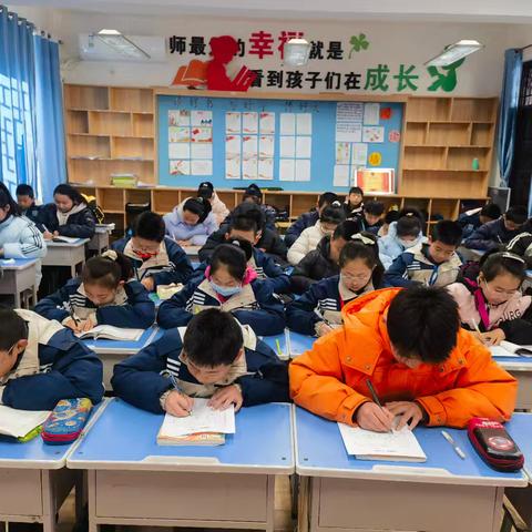 集体的成长： 六﻿年级二班小团队的闪耀篇章