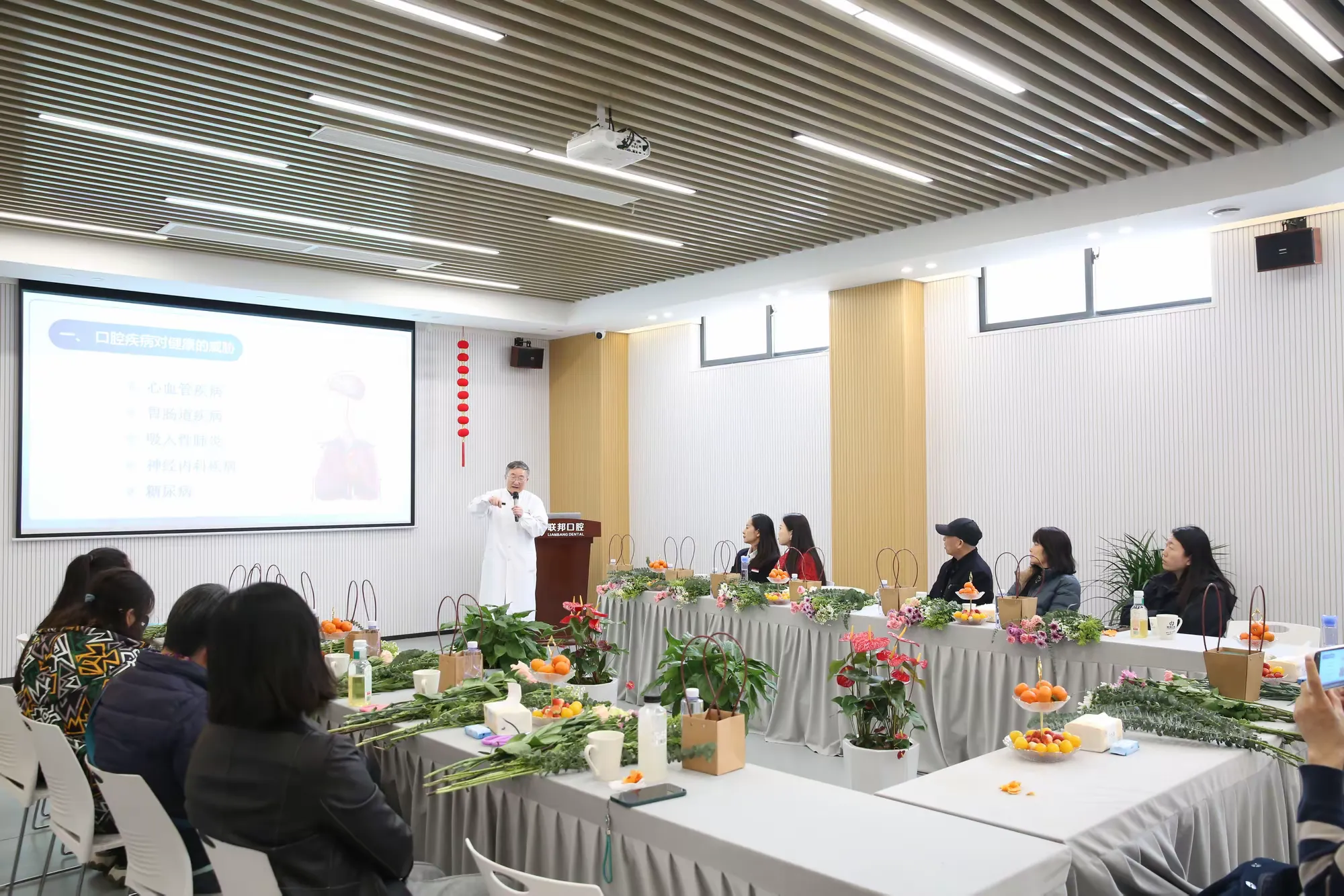 西安联邦口腔医院联合中信银行共同举办“庆三八妇女节”活动