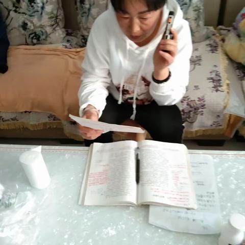 路上行人稀    线上学习忙                 大郭一中七（2）班网上学习纪实