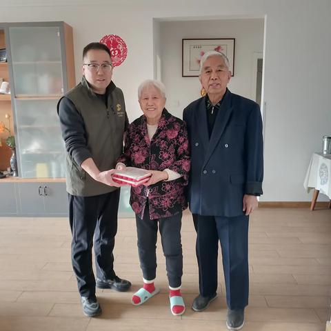 【先锋龙洞】戎装虽解，温情不减！退役军人志愿服务队冬至包饺暖民心