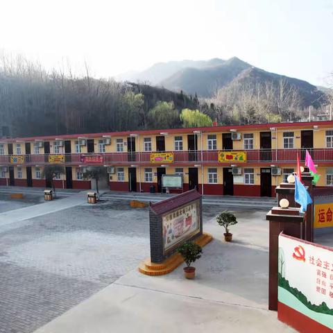 “潜心教育，静待花开” ————奋进中的大峪口小学