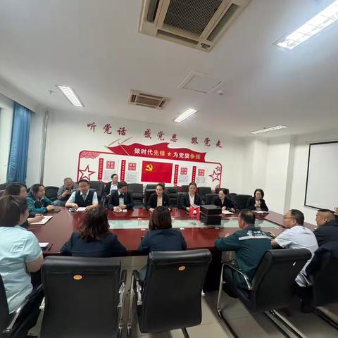 银川邮政工会召开职工代表座谈会 倾听心声    凝聚力量