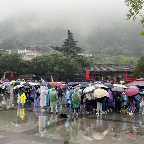 双节第六天，持续在岗在位在状态，展现临潼良好旅游形象