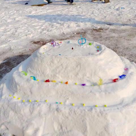 瑞雪纷纷覆大地，银装素裹尽欢颜----九中堆雪人大赛