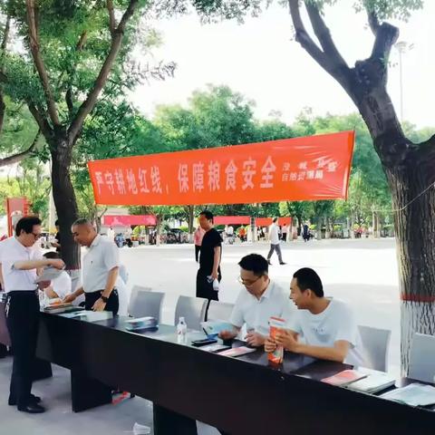 节约集约用地 严守耕地红线 ---澄城县自然资源局开展第34个全国土地日宣传活动