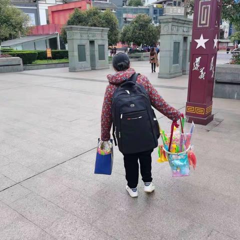 【红花岗区市政环卫处广场所】常态化管理广场 持续营造良好环境