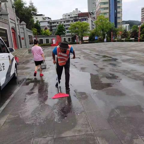 【红花岗区市政环卫处广场所】常态化管理持续加强广场环境卫生建设