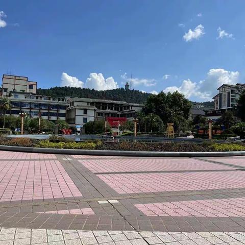【红花岗区市政环卫处广场所】加强广场市容秩序管理、大力保障环境卫生