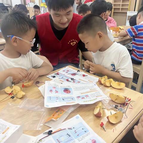 苹果秒变 “发电厂”！--科学实验进学校