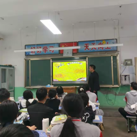 仲山镇第二中学举办“我们的节日·中秋”中华经典诗文朗诵会