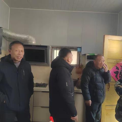 鹤壁市经济技术开发区：街道办事处温情行动，助力独居老人温暖过冬