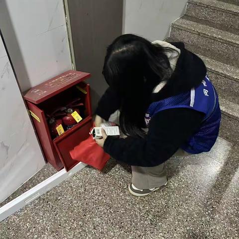 夜巡护平安 蟠龙村筑牢出租房与沿街商铺消防安全防线