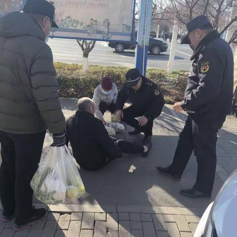 传承雷锋精神，城管蓝守护万家暖