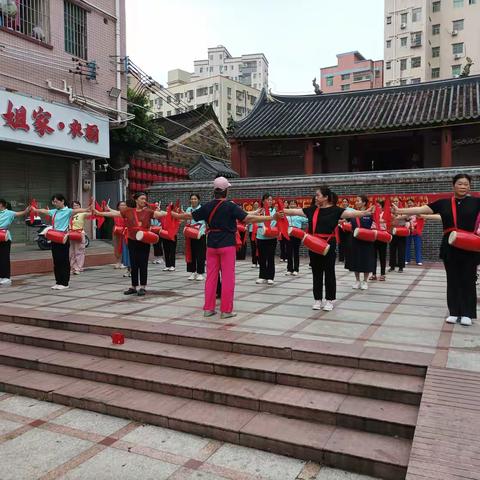 李松蓢社区开展“舞动夕阳红”舞蹈培训活动
