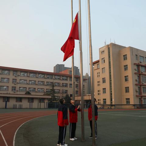 筑梦新学期 奋斗新征程——武安市第五中学八年级升旗暨期末考试表彰大会