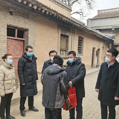 咸阳分行党委书记、行长张巍赴乾县邀驾宫村慰问调研