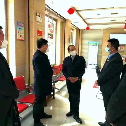 党委书记、董事长张全明赴兴平市两家支行看望慰问一线员工并开展节前安全检查