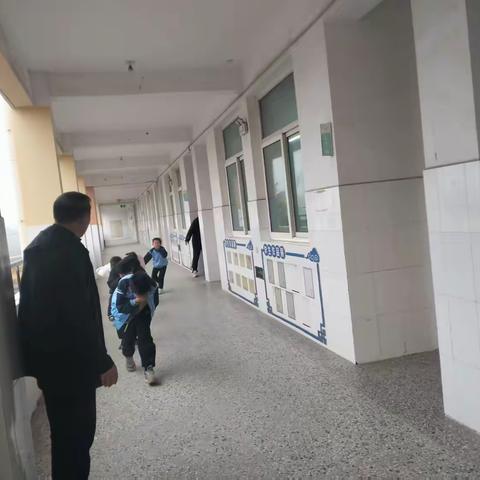 筑牢安全防线，守护生命安全——康庄镇梅井小学开展“119”消防疏散演练活动