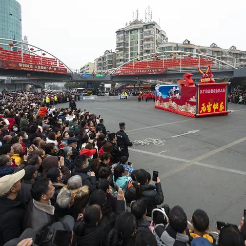 三台元宵，人山人海