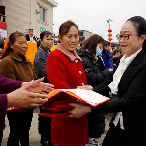 追梦新时代  巾帼绽芳华