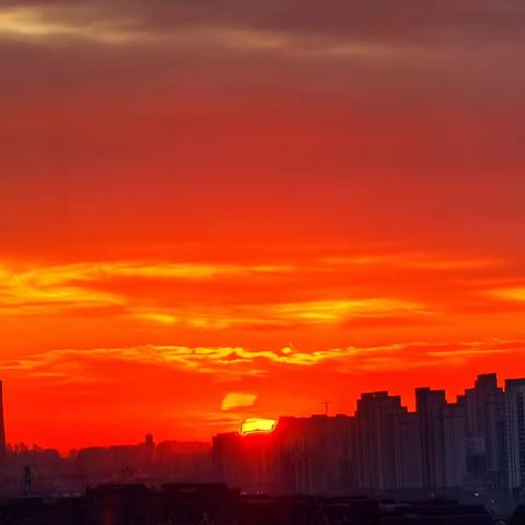 2025年12月5号的晨昏蒙影