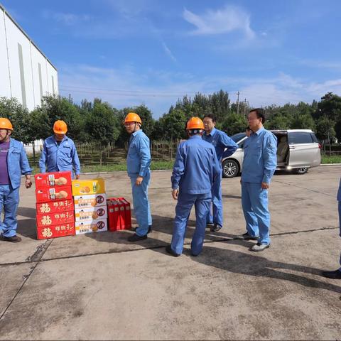 中秋慰问送真情 浓浓关怀暖人心 ——公司领导慰问“双节”期间坚守岗位的干部职工