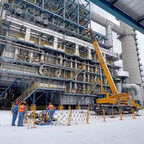 隆惠公司冒雪施工保障装置平稳运转