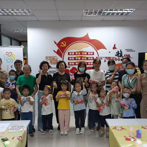 紫荆社区开展亲子共读绘本手工活动