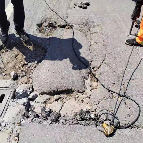 如何防治沥青混凝土路面破损？