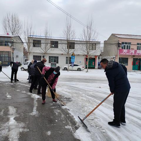 韩垓镇：扫雪除冰暖人心  人大代表显担当