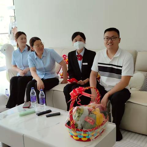 徽商银行亳州分行工会委员会前往利辛慰问生病职工