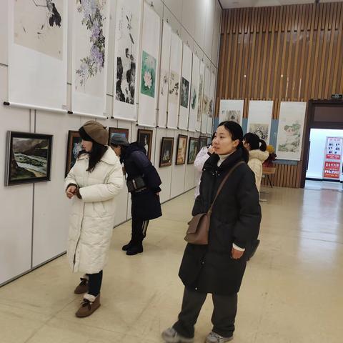 “翰墨扬清风 丹青颂廉洁”洛宁县兴宁小学组织参观清廉书画作品展