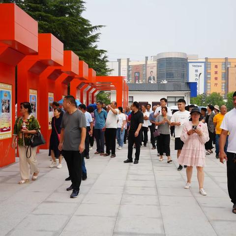商城街道 孟津移民新村参观团走进商城邻里中心