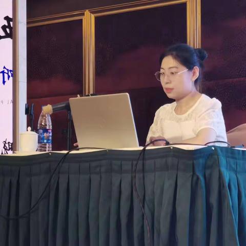 智者引领促成长 且行且思共芬芳———黄渤海新区（开发区）青年教师参加烟台市青年美术教师专业技能培训班