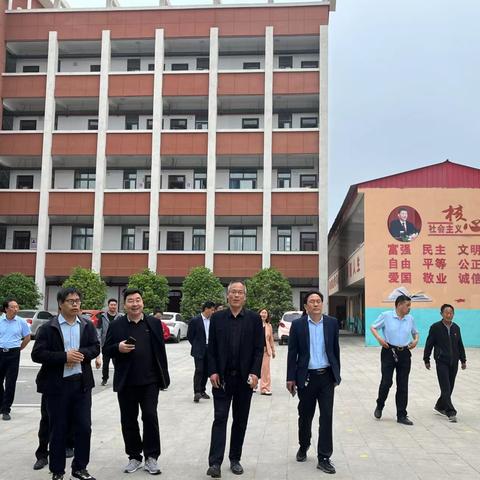 方城县古庄店镇中心学校：观摩学习 增进交流 开阔视野 谋求发展