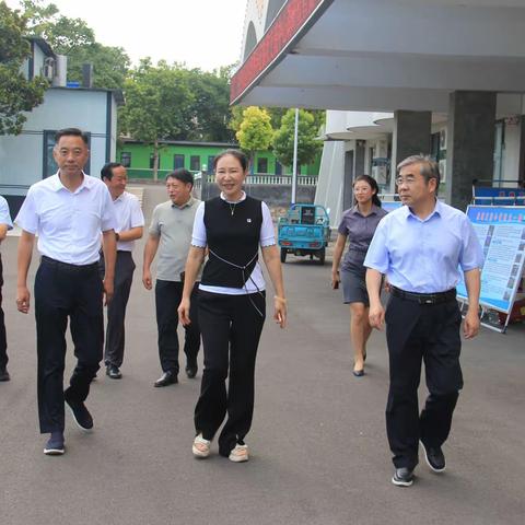 市人大副主任荆建刚到星峰文旅小镇调研