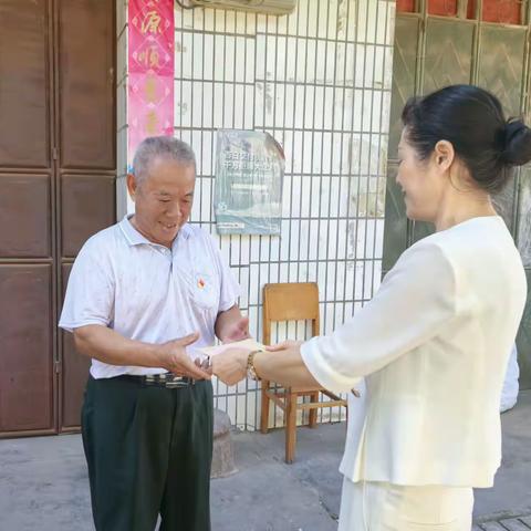 章燕萍深入新丰街镇开展国庆前夕走访慰问老党员
