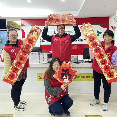 杨美社区为义工骨干送上春联礼盒及新春祝福