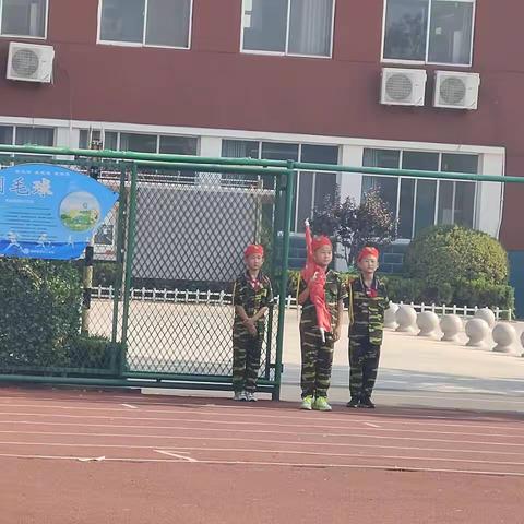 【心安学校】杨柳雪镇中心学校举行“提倡节俭的生活方式”主题升旗仪式