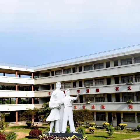 【贯彻二十大 教育在行动】 警校防暴演练，共筑安全长城——小冈初级中学开展最小应急单元演练