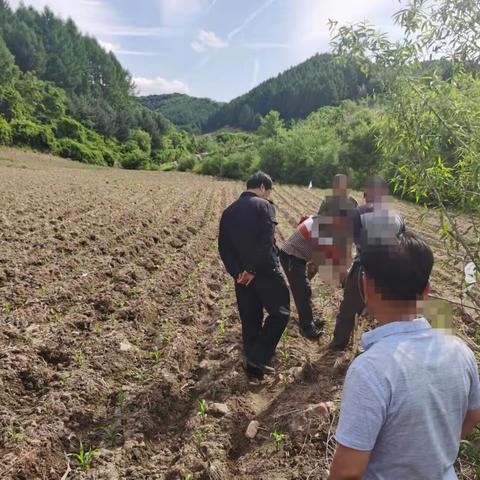 争创雷锋式司法所          化解土地纠纷 为民排忧解难